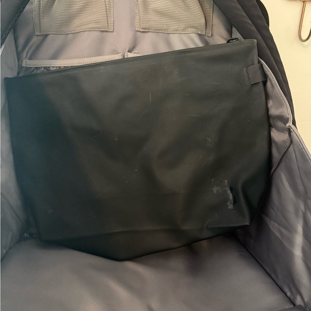 BEIS Ultimate Diaper Bag - Picture 5 of 5